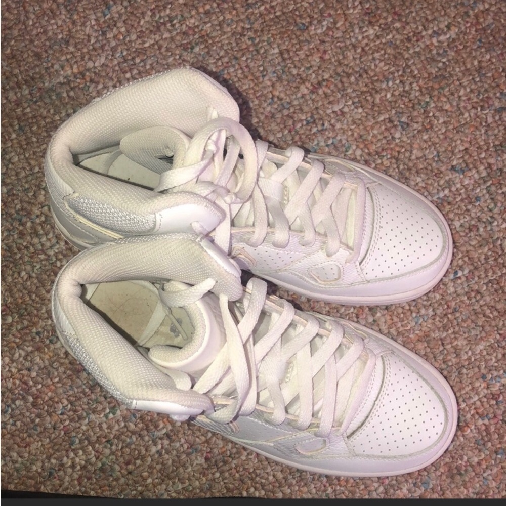 Women’s Nike Air Force 7.5 - Picture 3 of 6